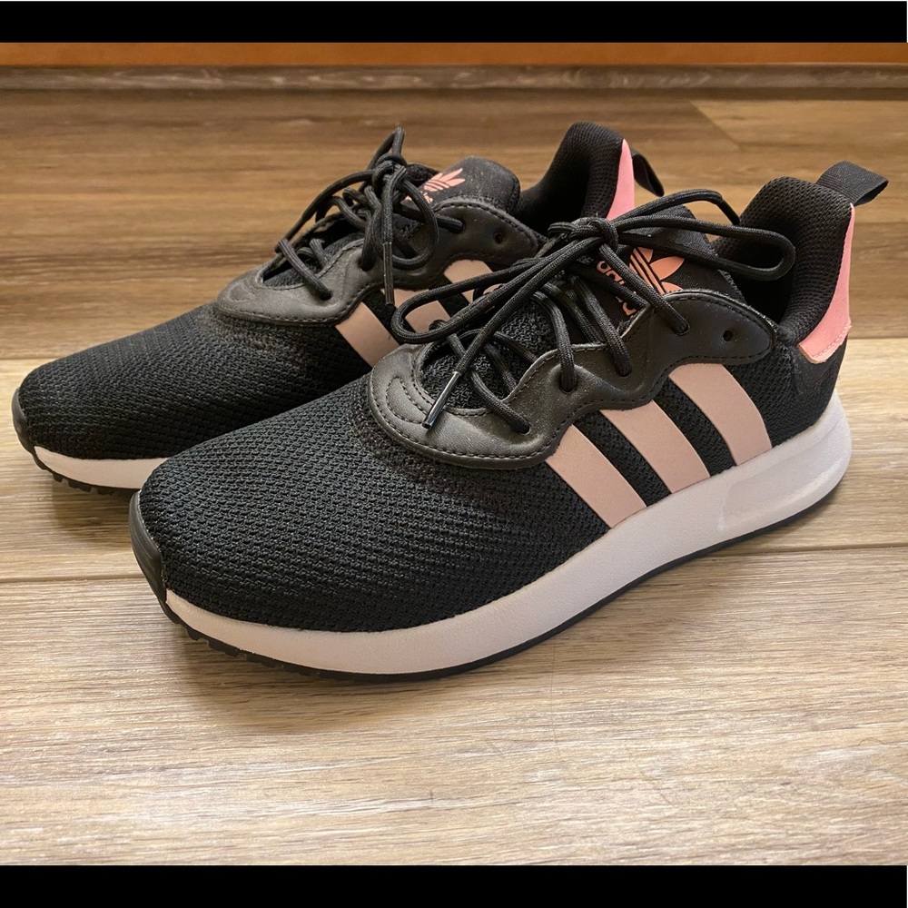 Women’s Adidas Sneakers 6.5
